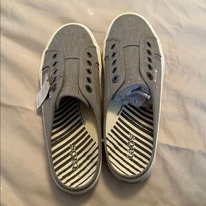 Taos Gray Intellifresh tennis shoe Slip-Ons